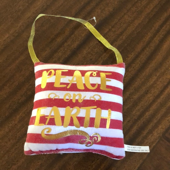 2 Christmas themed soft decorative hanging pillows - Picture 7 of 16